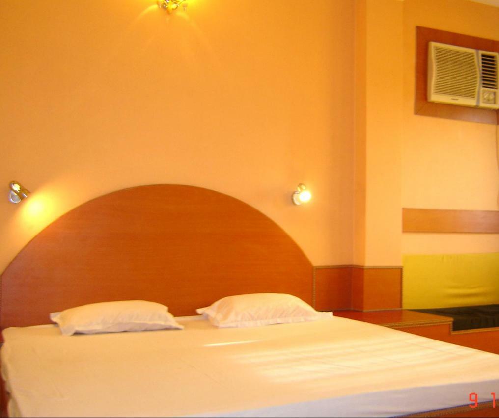 Palm Village Resort Calcutta Extérieur photo