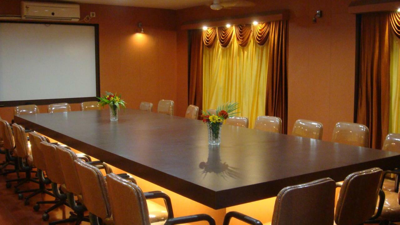 Palm Village Resort Calcutta Extérieur photo