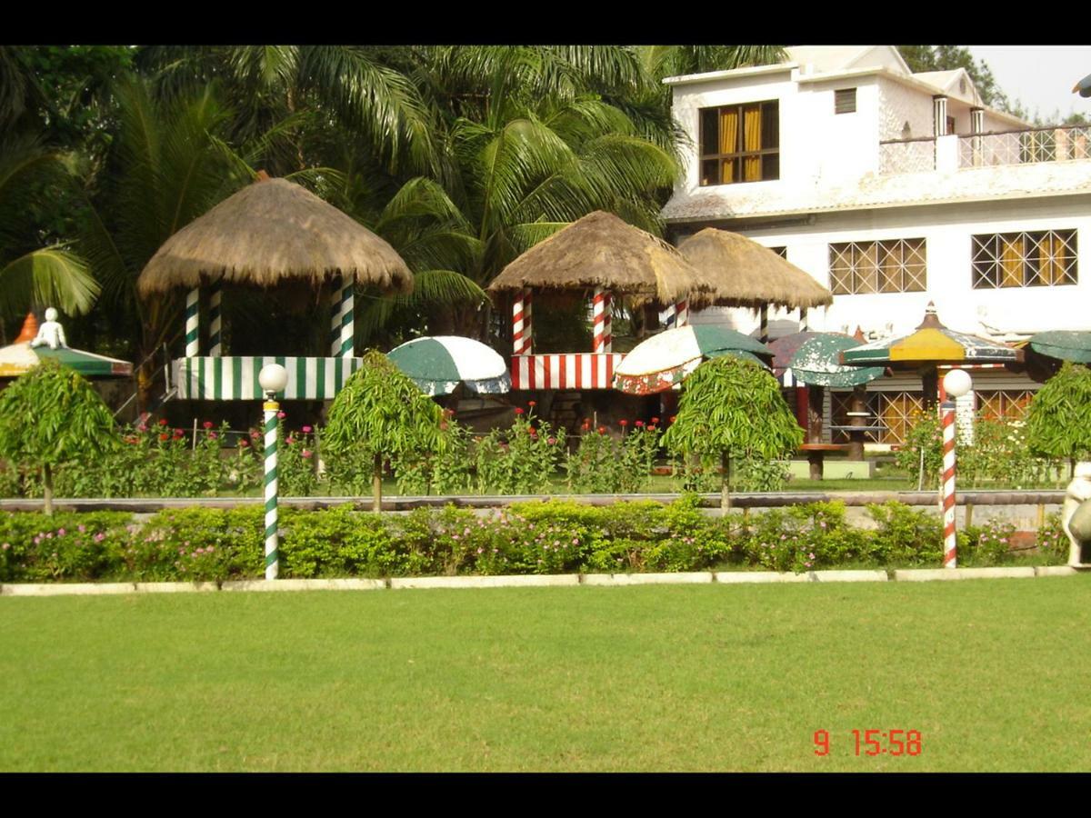 Palm Village Resort Calcutta Extérieur photo