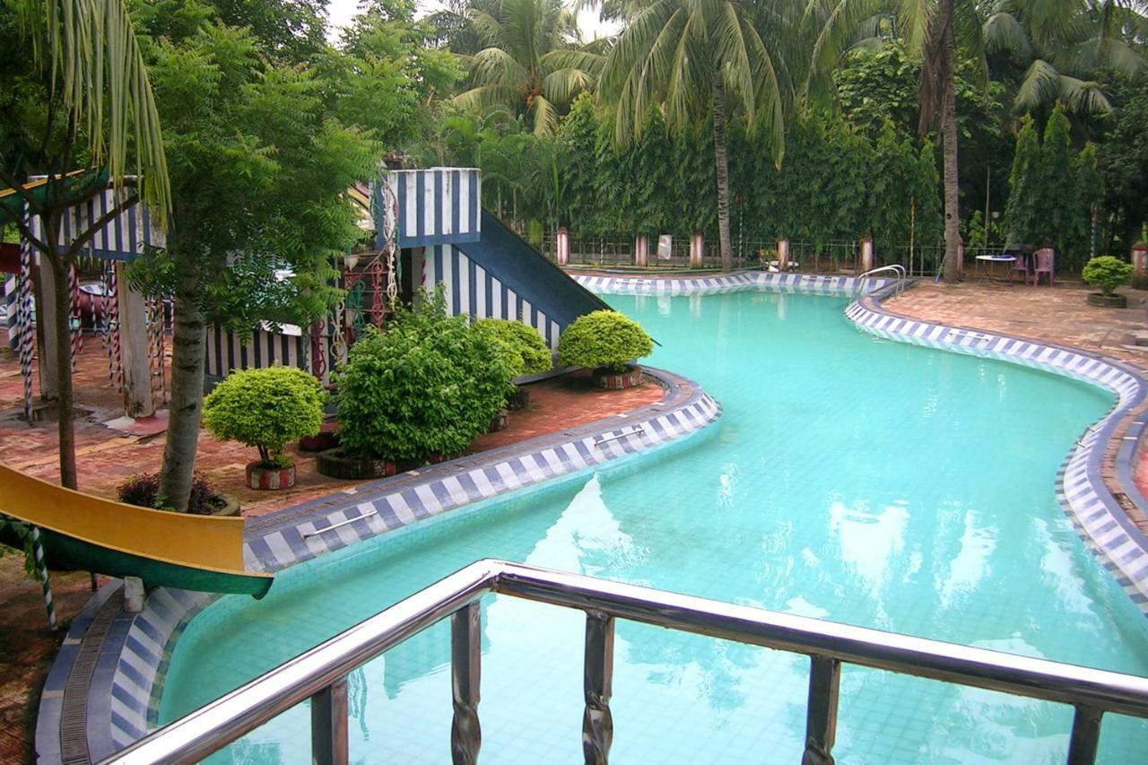 Palm Village Resort Calcutta Extérieur photo