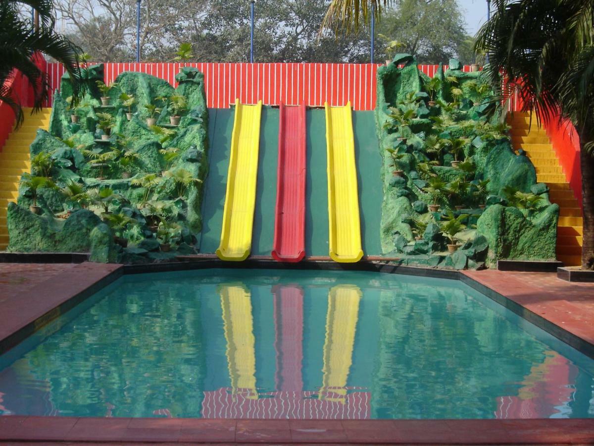 Palm Village Resort Calcutta Extérieur photo