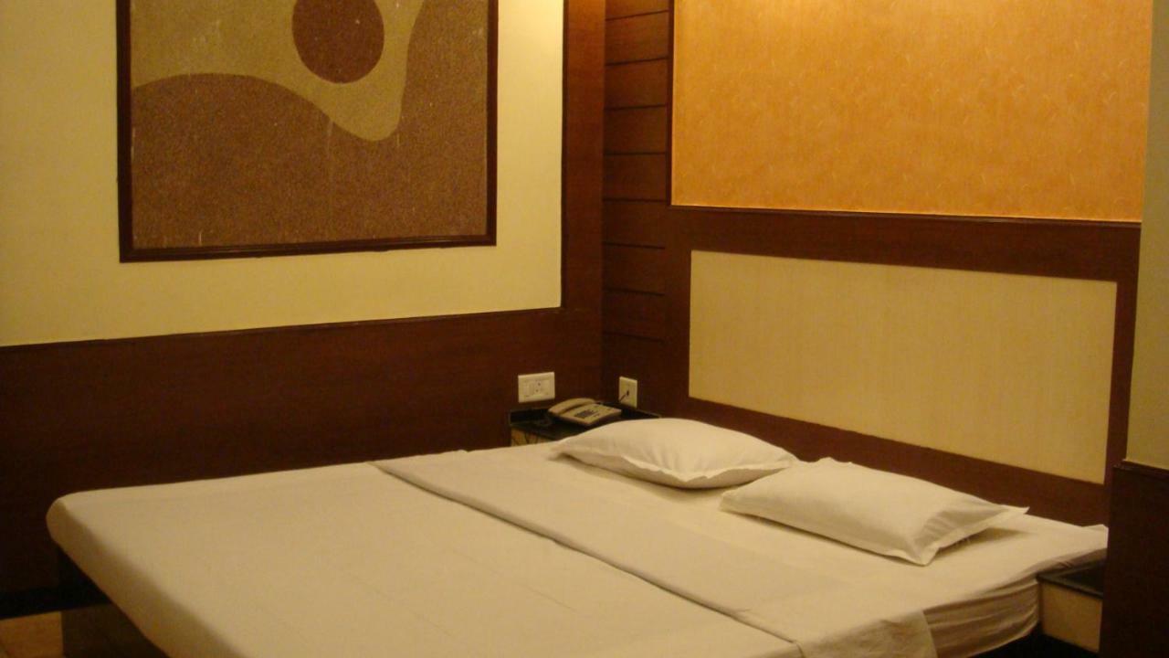 Palm Village Resort Calcutta Extérieur photo